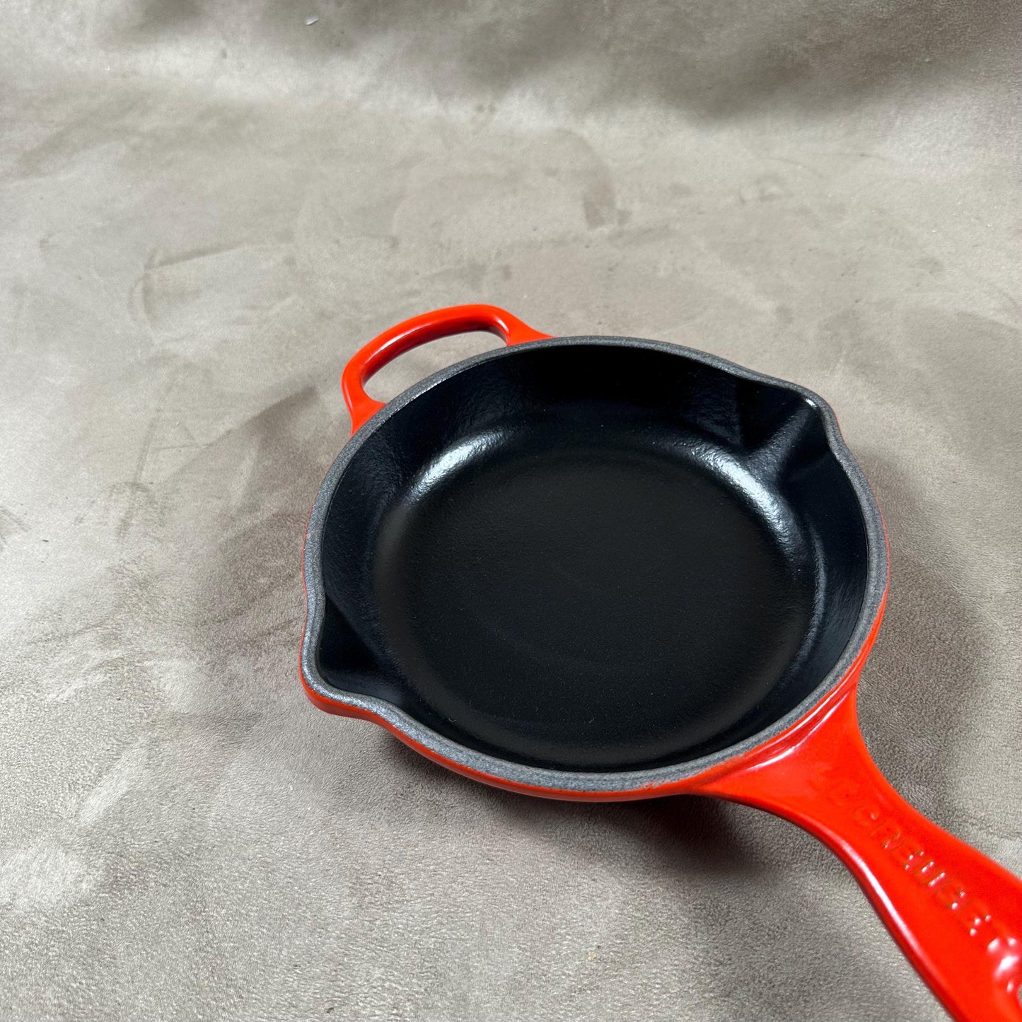 Skillet Le Creuset en fonte émaillée rouge avec poignée vintage made in France Taille 16