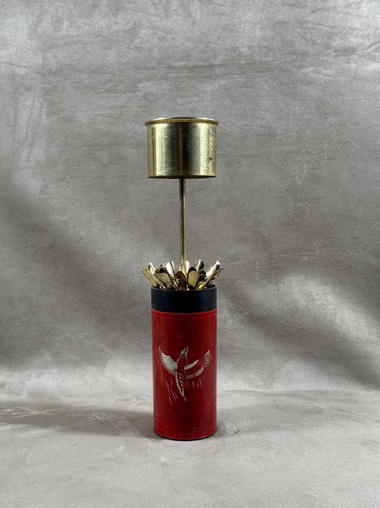 Distributeur de cigarette vintage en forme de cartouche de fusil  Circa 1950