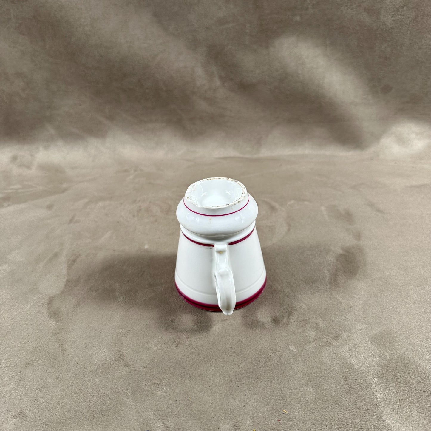 Tasse Brulot ancienne en faience blanche et rouge vintage Made in France Années 1920