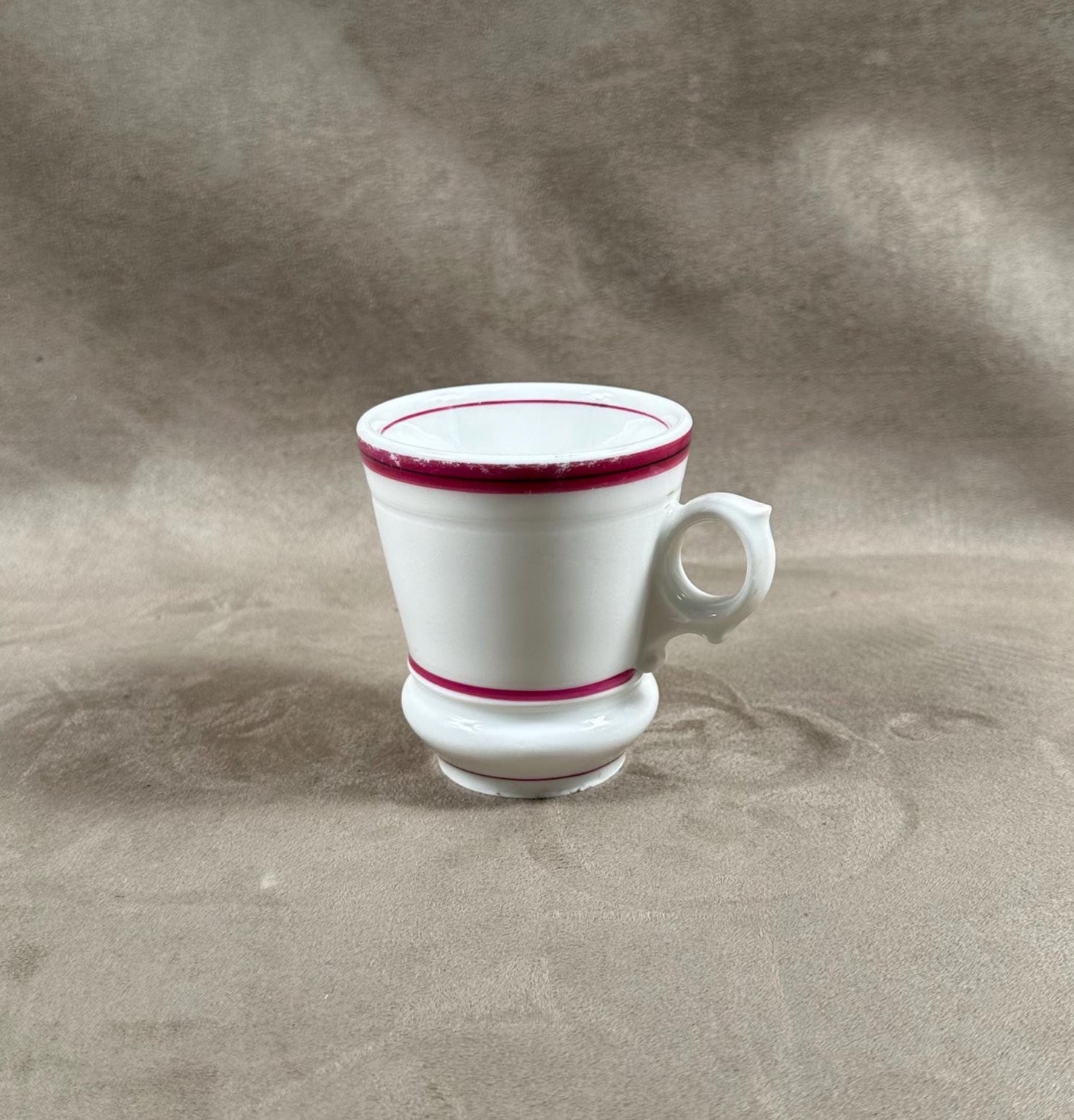 Tasse Brulot ancienne en faience blanche et rouge vintage Made in France Années 1920