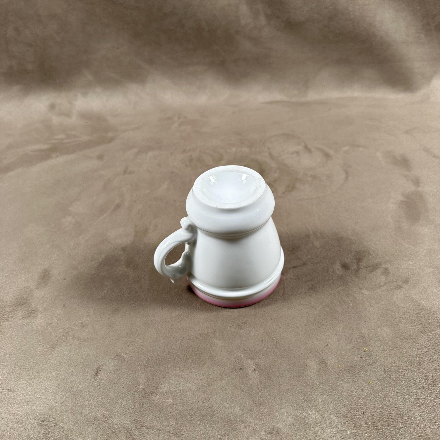 Tasse Brulot ancienne en faience blanche et rouge vintage Made in France Années 1920