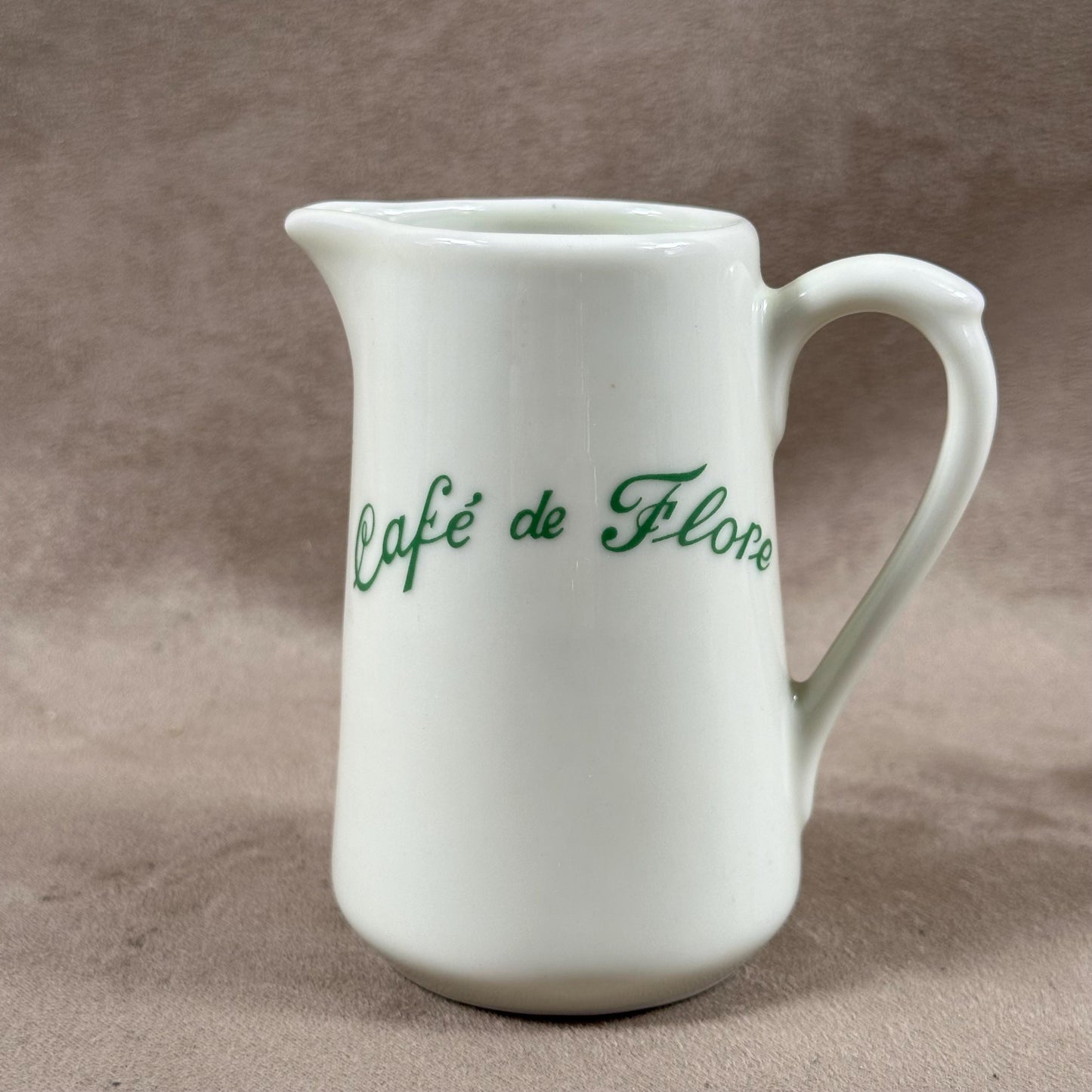 RARE Pichet pot à lait en faience blanche vintage du célèbre restaurant parisien Le Café de Flore  Années 1970