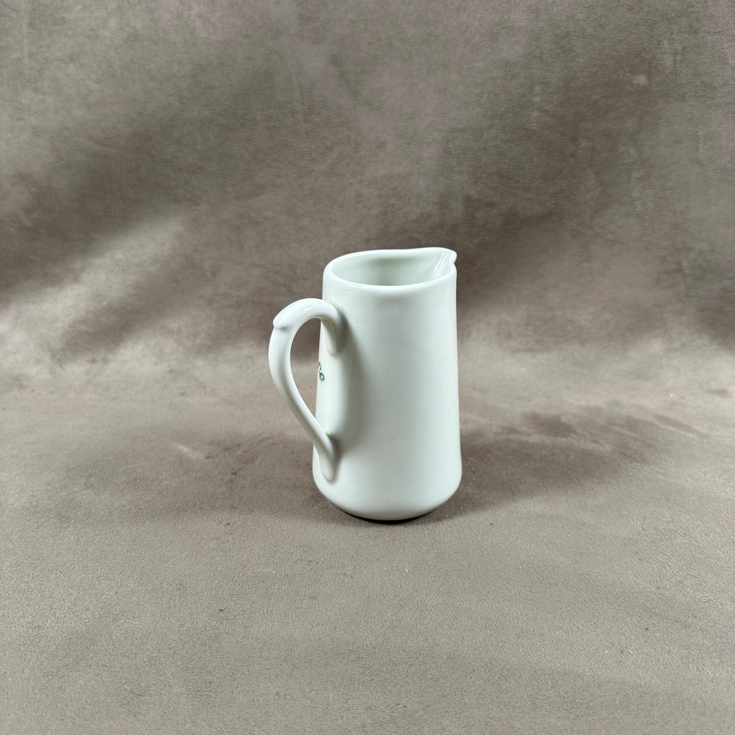 RARE Pichet pot à lait en faience blanche vintage du célèbre restaurant parisien Le Café de Flore  Années 1970