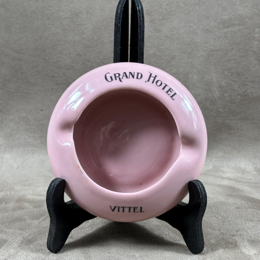 Cendrier publicitaire Grand Hotel Vittel en faience rose Made in France Vintage 1950