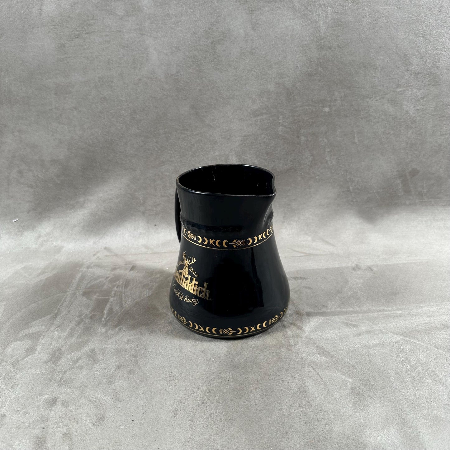 Pichet en céramique noire whisky Glenfiddich. vintage Made in France