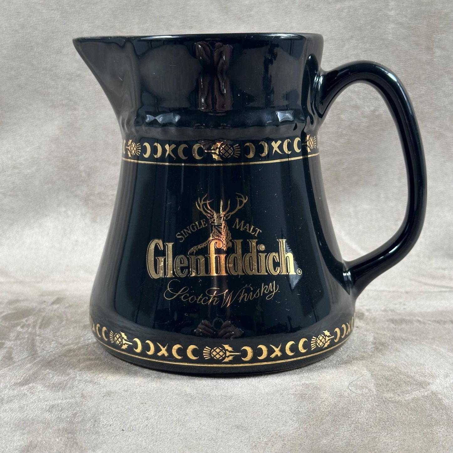 Pichet en céramique noire whisky Glenfiddich. vintage Made in France