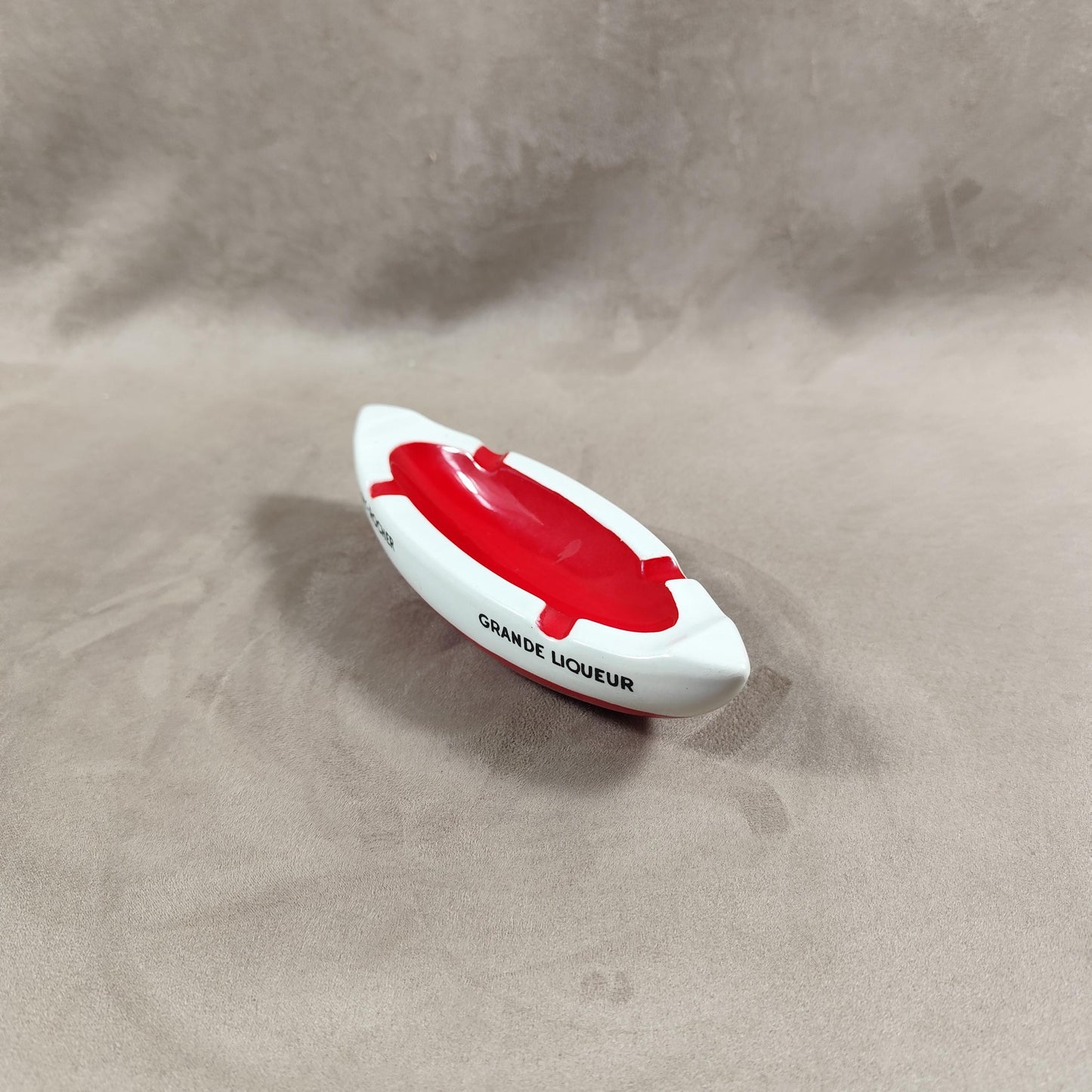 RARE Cendrier publicitaire en forme de pirogue Cherry Rocher vintage rouge et blanc en faience 1960