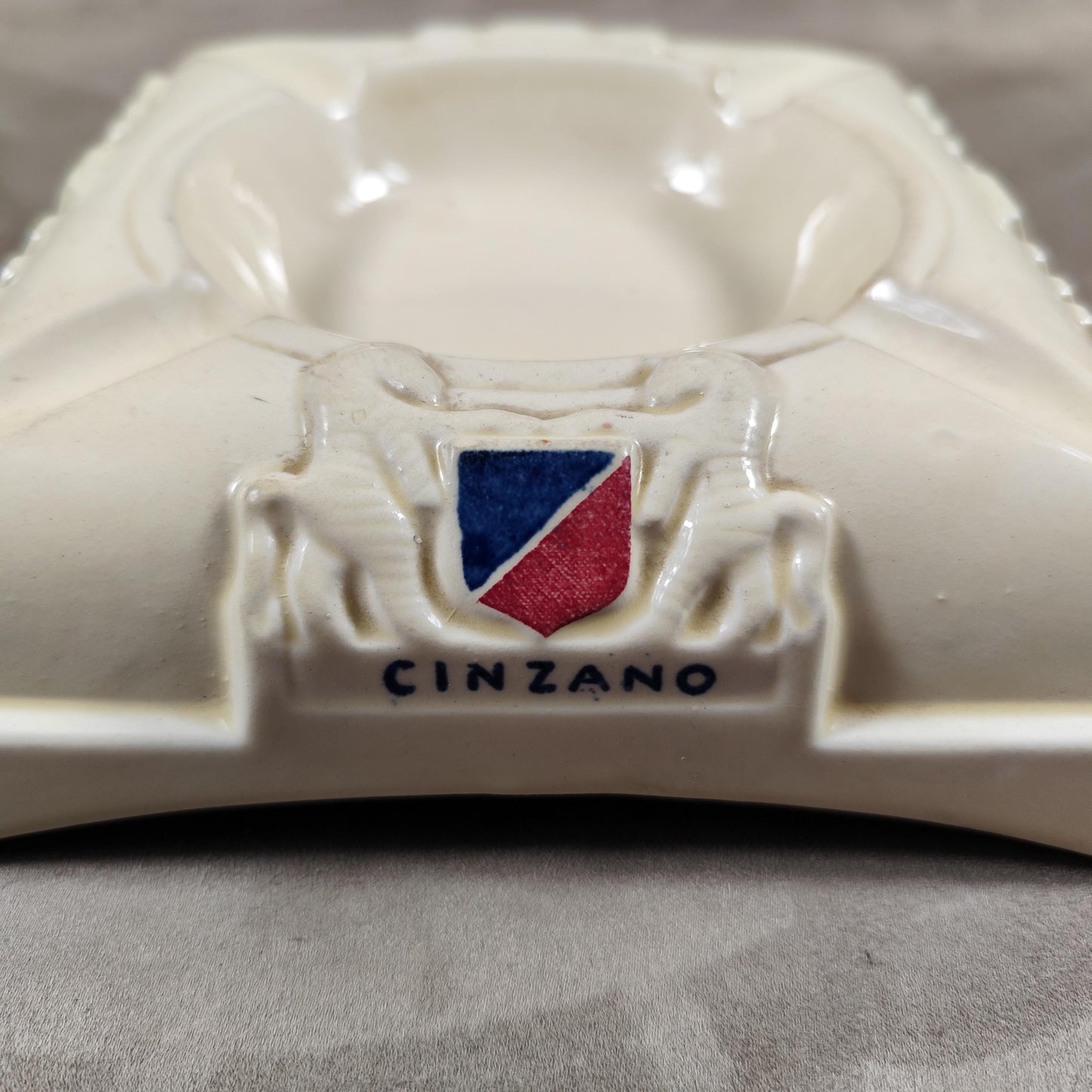 RARE Magnifique Cendrier Cinzano publicitaire vintage en faience blanche Made in France Années 1950