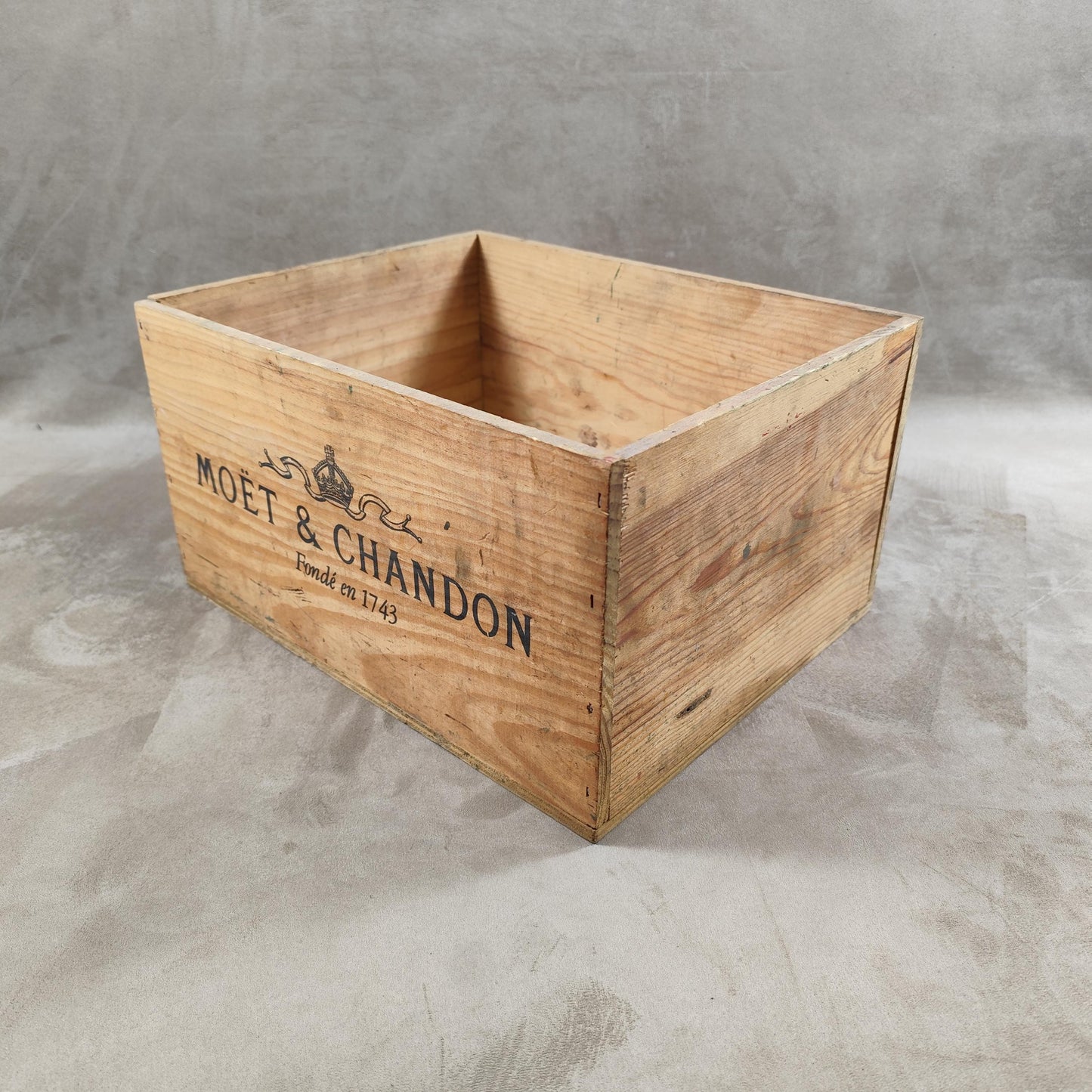Caisse en bois pour bouteilles de champagne Moet & Chandon Made in France Vintage 1970