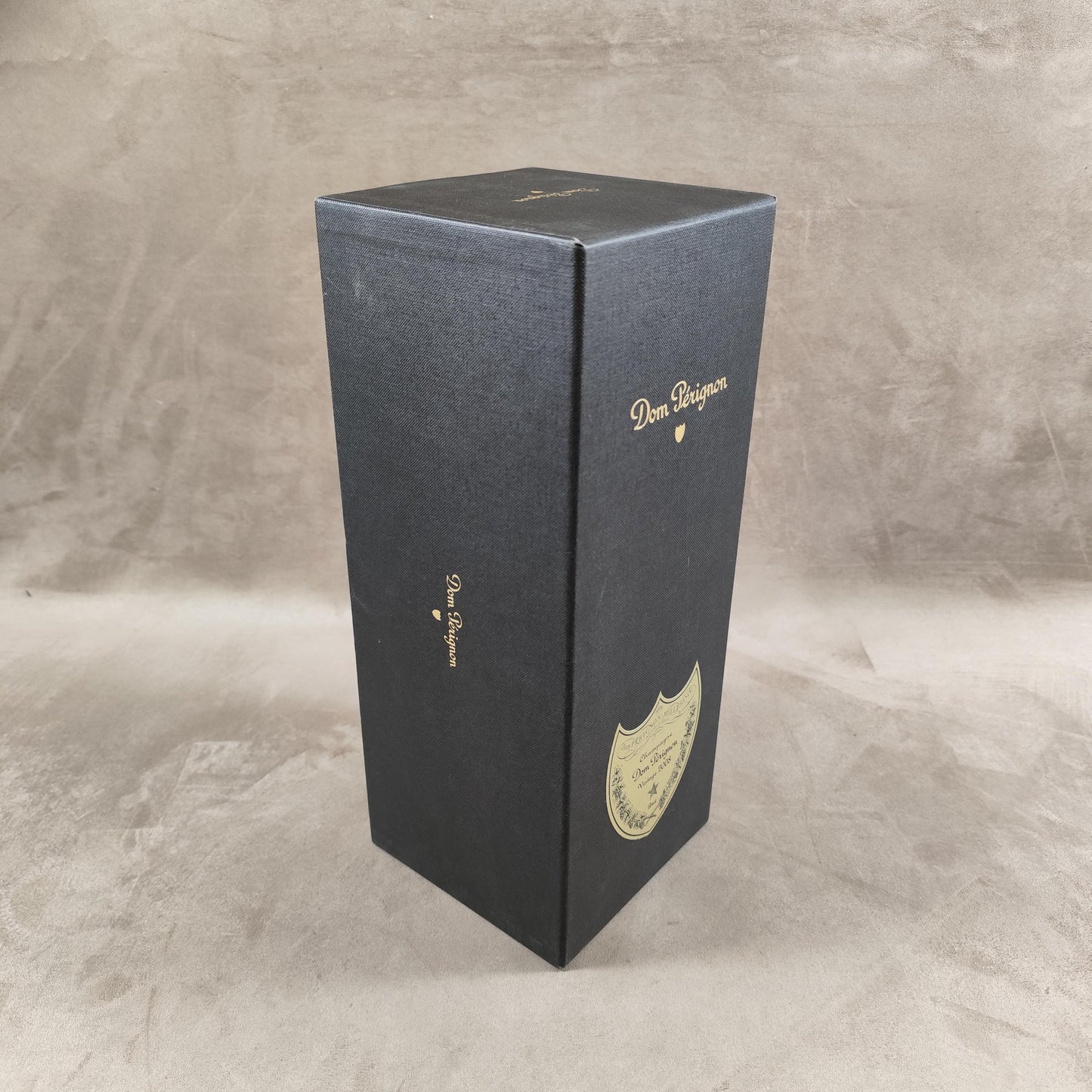 Boite bouteille de champagne Dom Pérignon en carton Made in France Vintage 2000