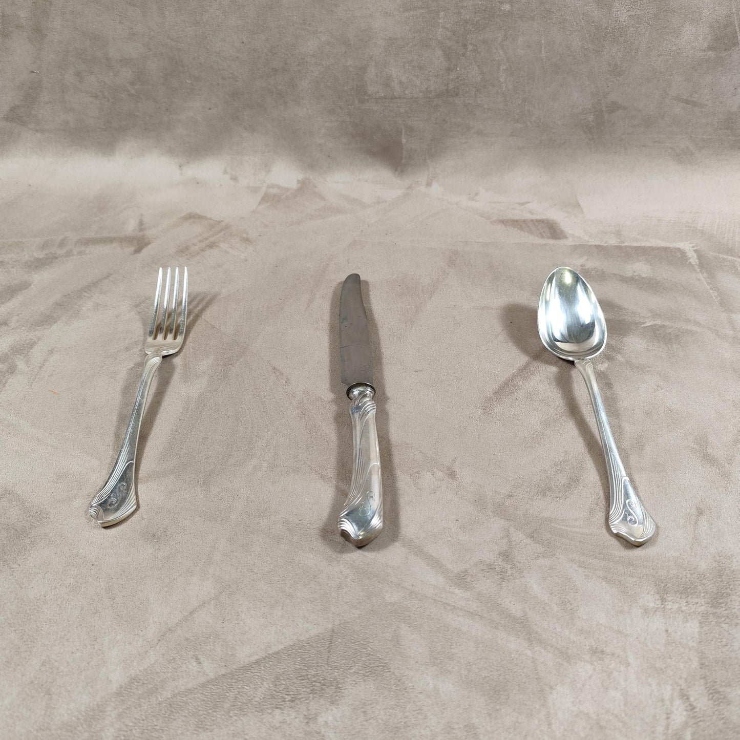 VERY RARE Magnifique ménagère Christofle Art Nouveau en métal argenté pour 12 personnes 36 pièces en écrin de cuir XIXe siècle