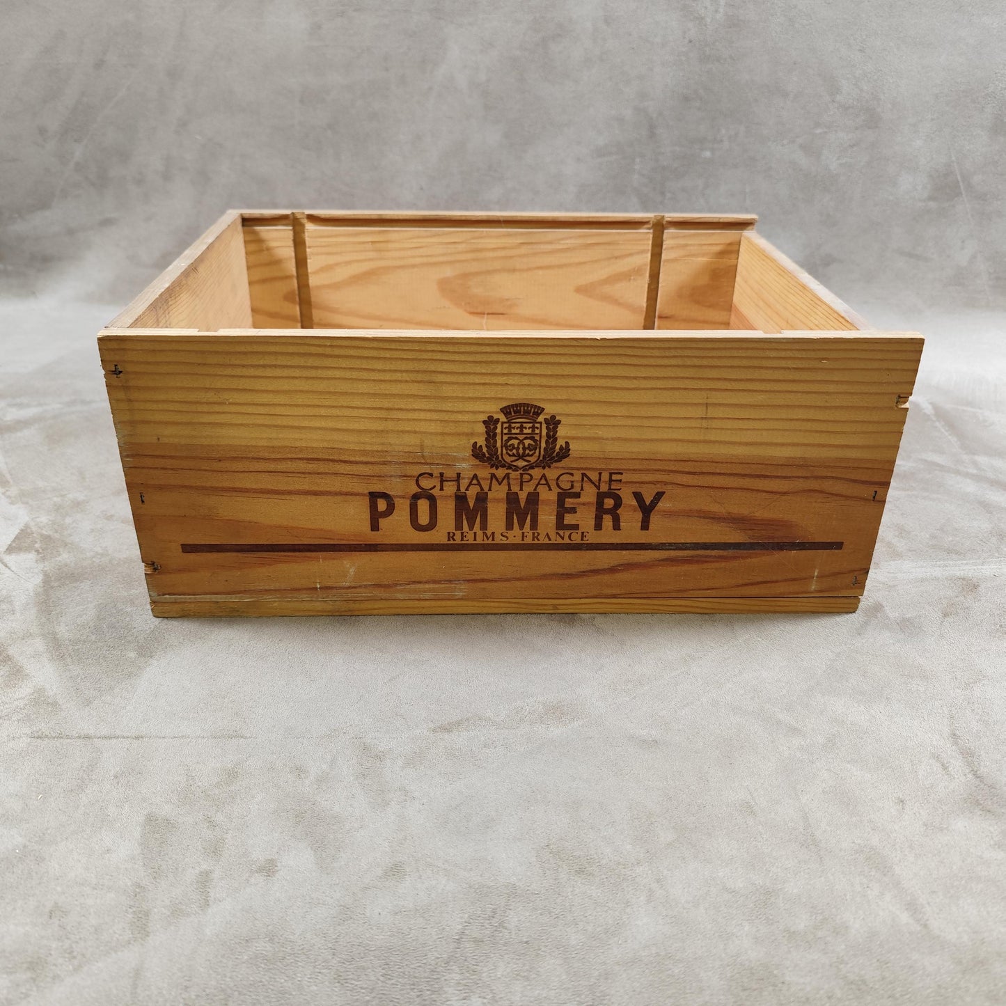 Caisse en bois pour bouteilles de Champagne Pommery Made in France Vintage 1980