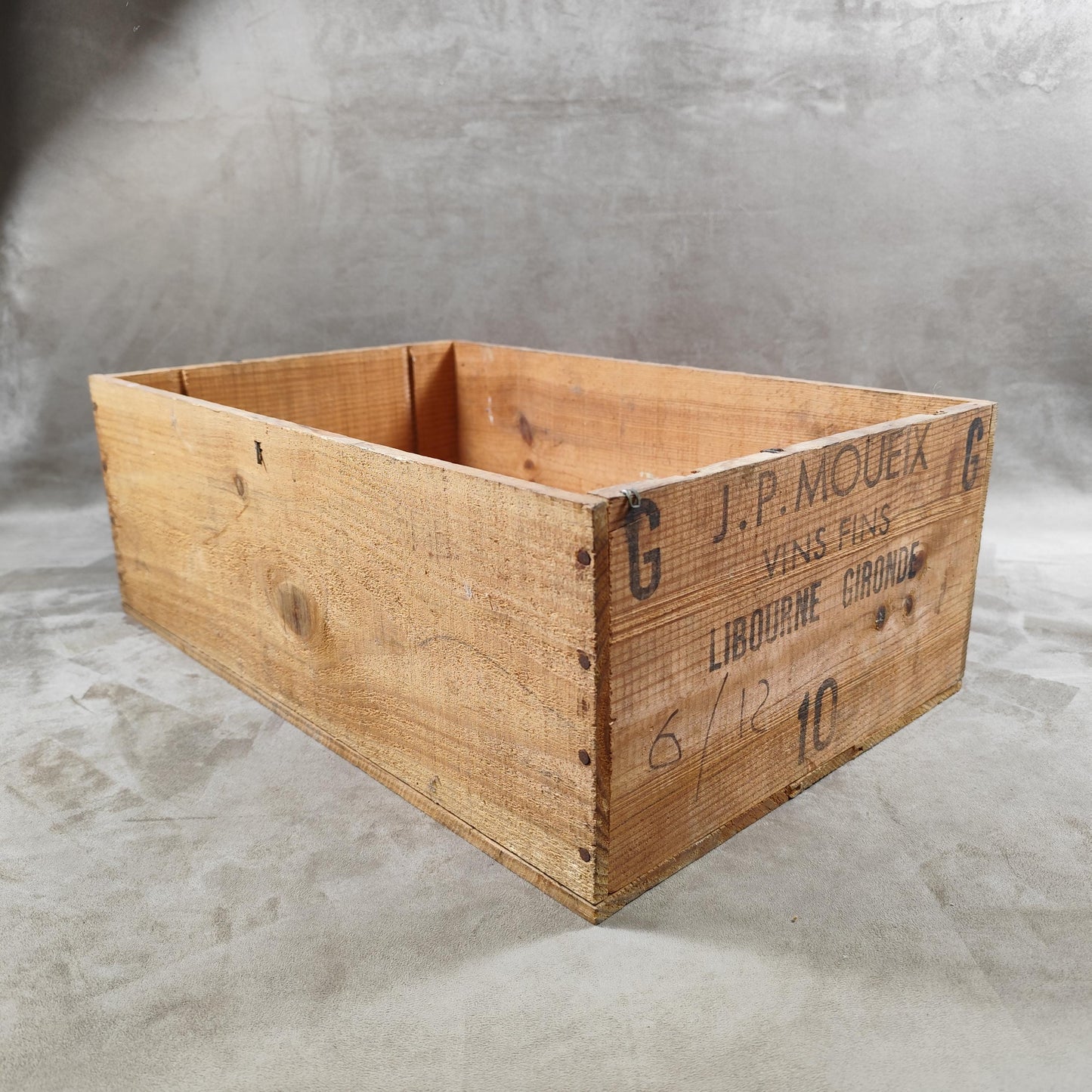 Caisse en bois pour bouteille de vin Chateau Magdelaine Saint Emilion Made in France Vintage 1980