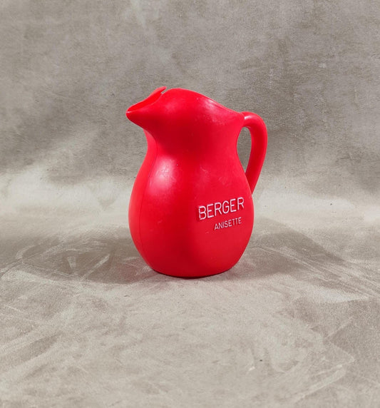 Cruche à eau Berger en plastique rouge Made in France Vintage 1970