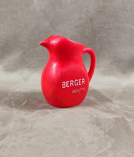 Cruche à eau Berger en plastique rouge Made in France Vintage 1970