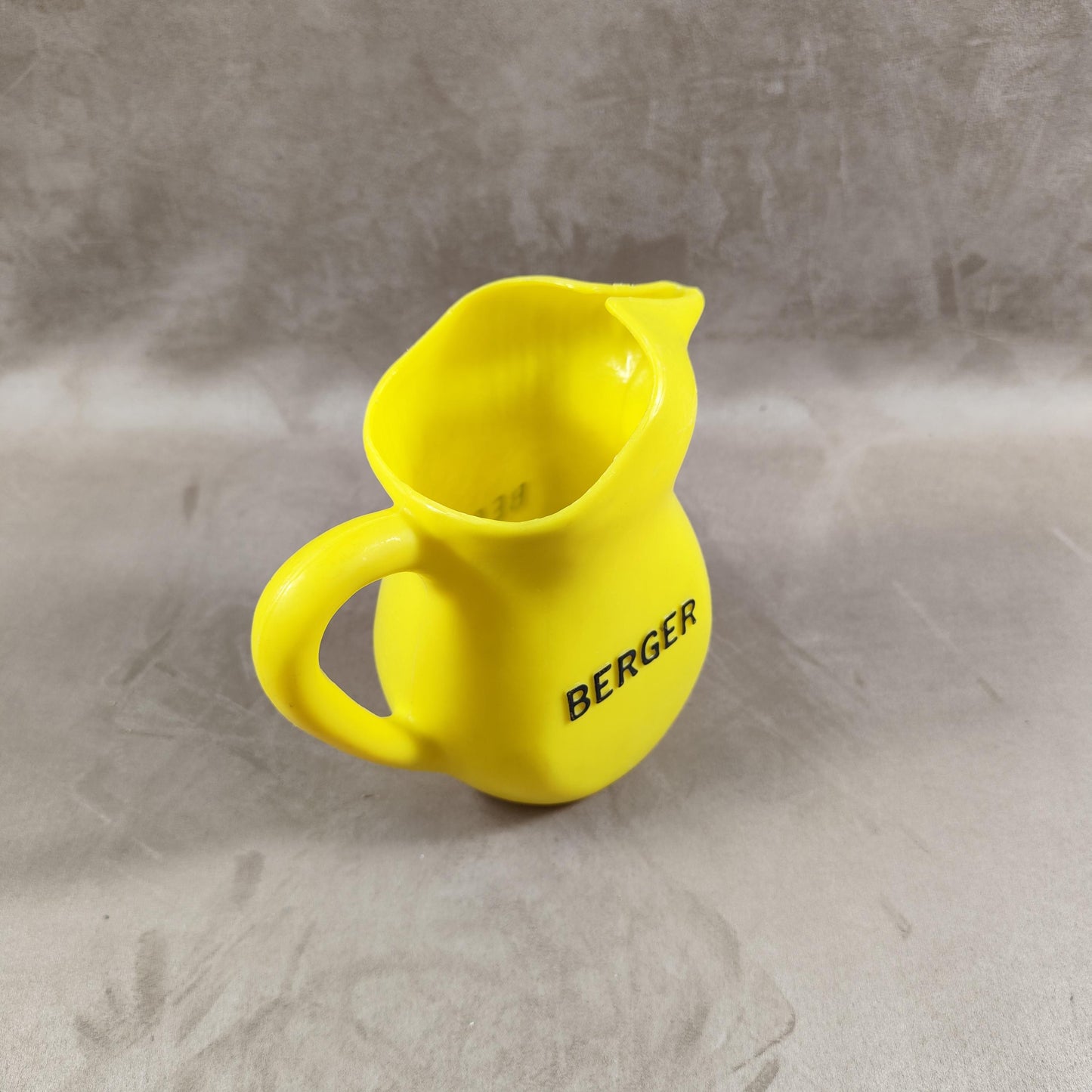 Cruche à eau Berger en plastique jaune Made in France Vintage 1970