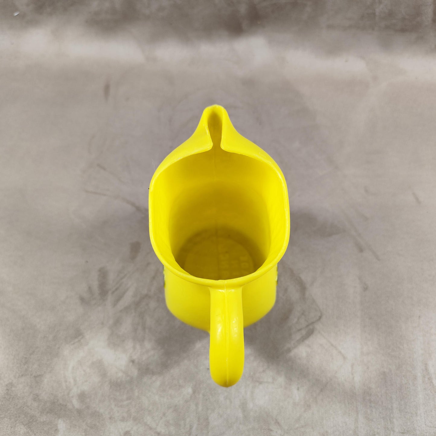 Cruche à eau Berger en plastique jaune Made in France Vintage 1970