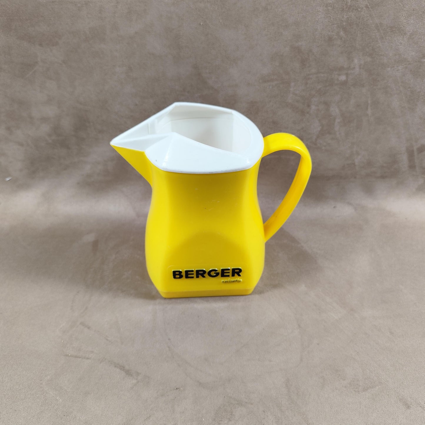 Cruche à eau Berger en plastique jaune Made in France Vintage 1970