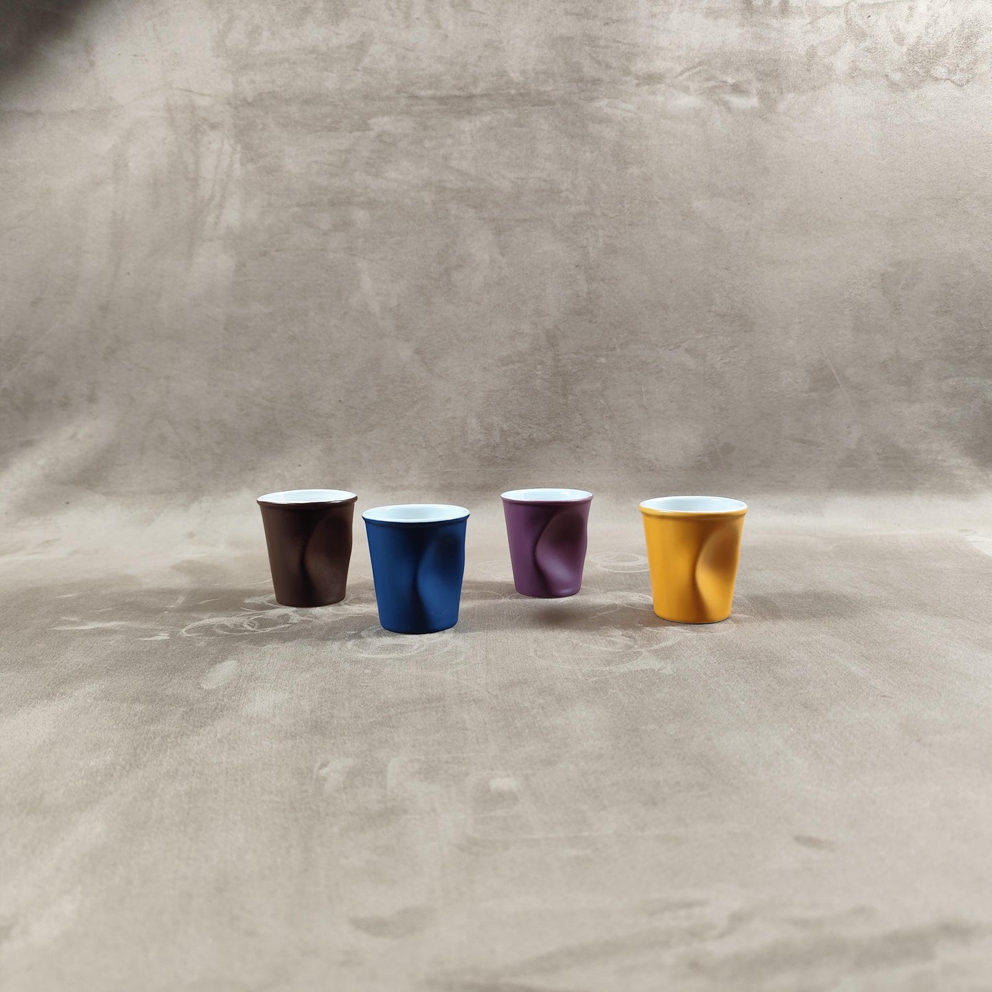 Lot de 4 gobelet Froissé REVOL en céramique, Marron, Bleu, Violet, Jaune, Made in France, Vintage 2000