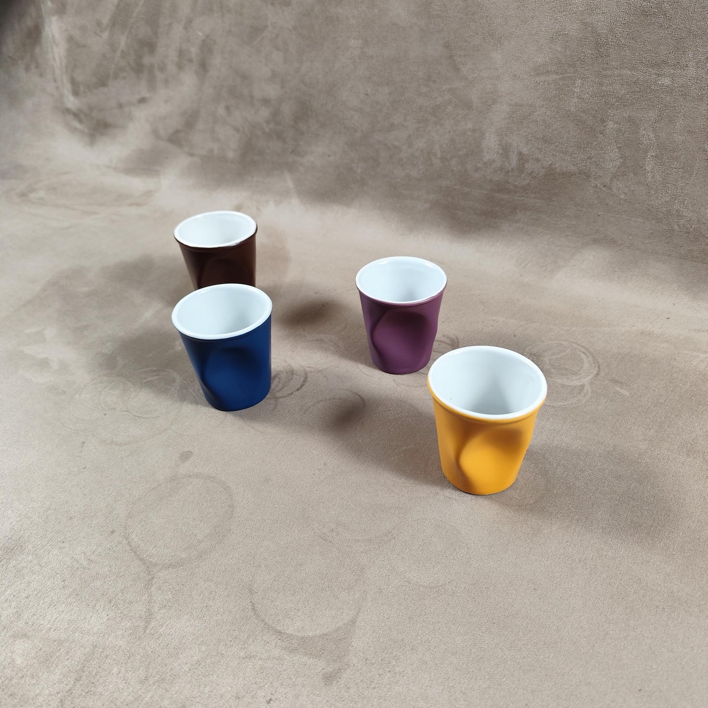 Lot de 4 gobelet Froissé REVOL en céramique, Marron, Bleu, Violet, Jaune, Made in France, Vintage 2000