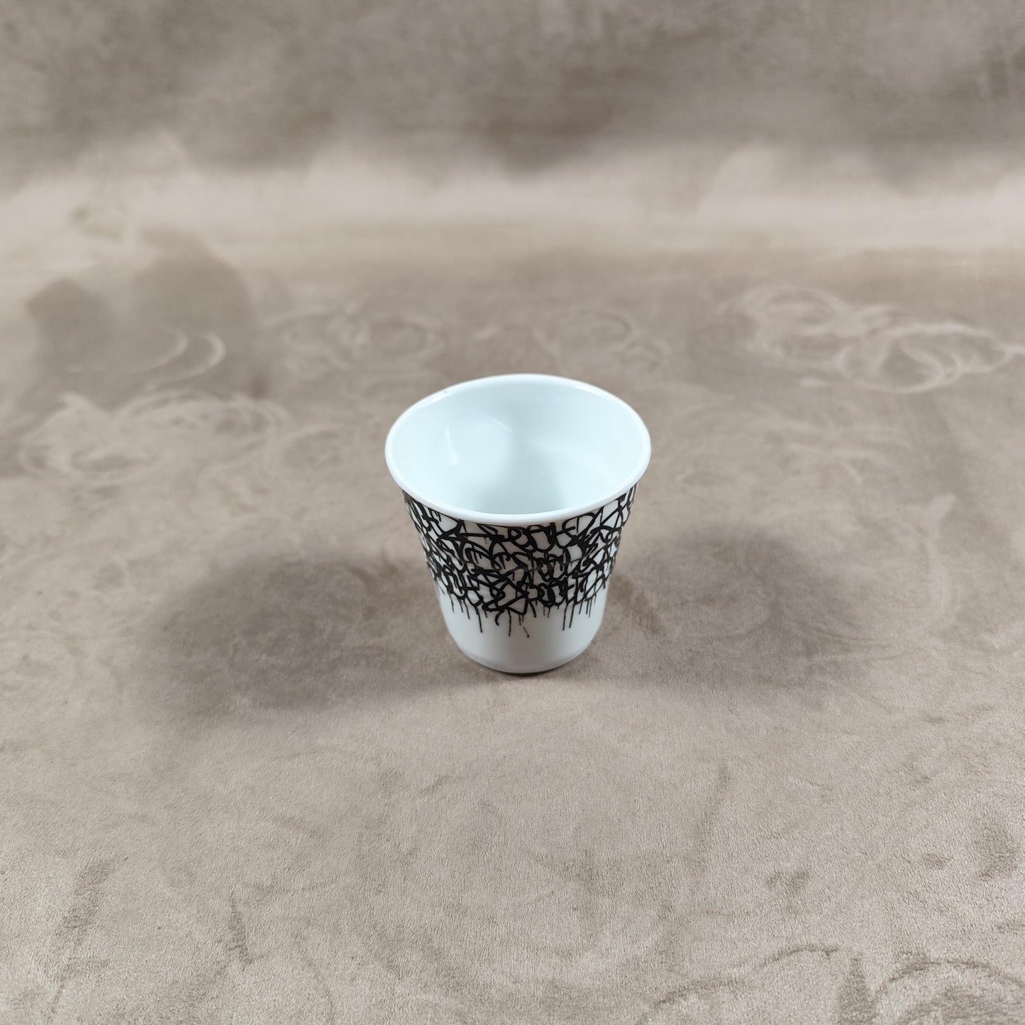 Gobelet Froissé REVOL par le street artiste SPECTR  en céramique, Made in France, Vintage 2000