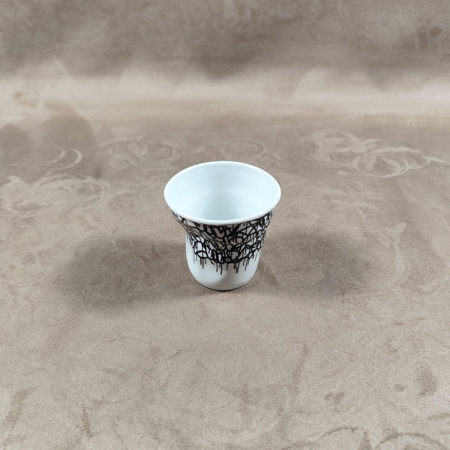 Gobelet Froissé REVOL par le street artiste SPECTR  en céramique, Made in France, Vintage 2000