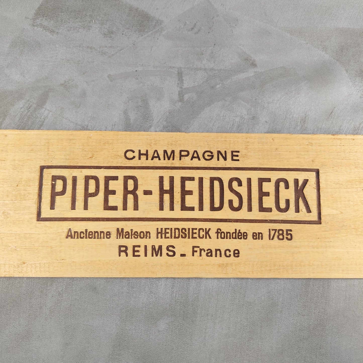 Planche de boite pour bouteilles de champagne Piper Heidsieck Made in France Années 1980