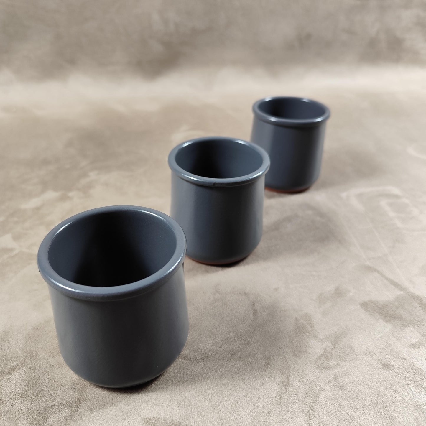 3 pot de yaourt La fermière en terre cuite émaillée gris foncé made in France vintage 1990