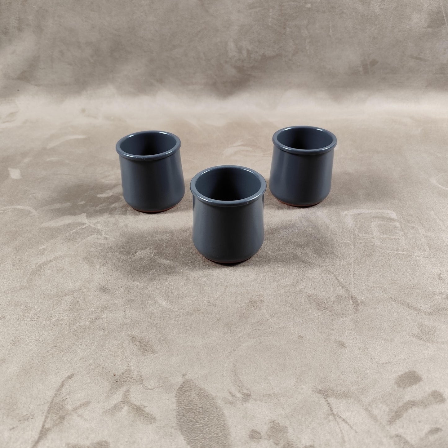 3 pot de yaourt La fermière en terre cuite émaillée gris foncé made in France vintage 1990