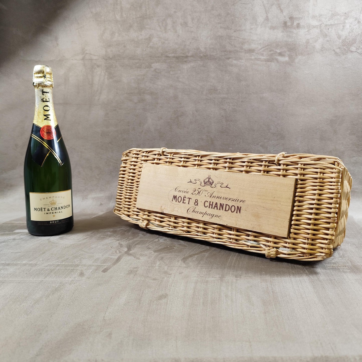 Caisse en osier champagne Moet & Chandon 250ème anniversaire Made in France Vintage 1980