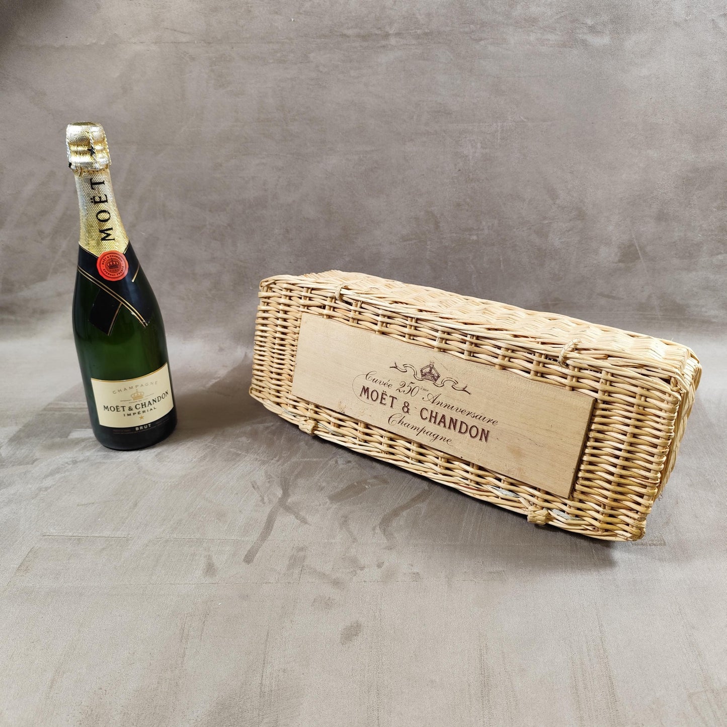 Caisse en osier champagne Moet & Chandon 250ème anniversaire Made in France Vintage 1980
