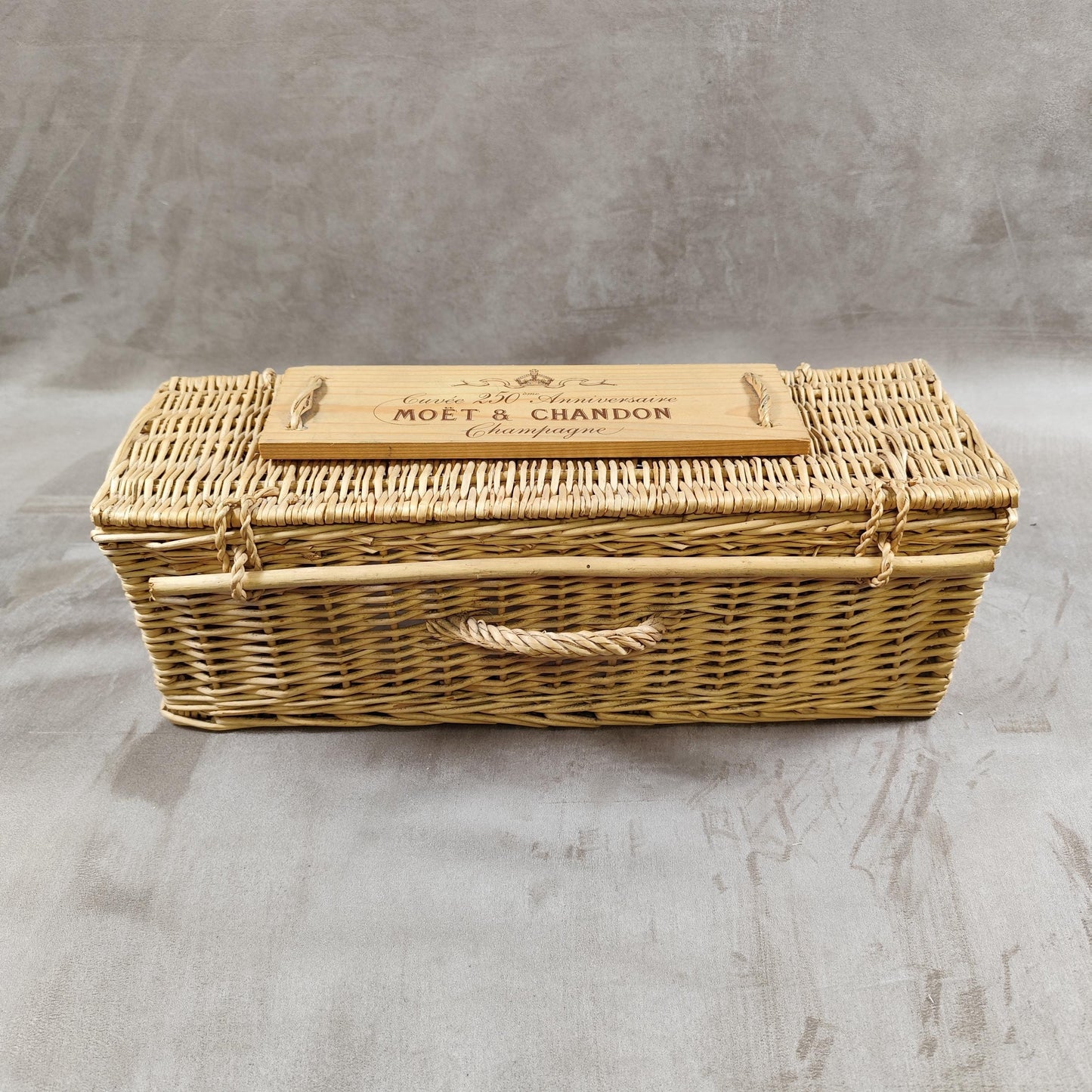 Caisse en osier champagne Moet & Chandon 250ème anniversaire Made in France Vintage 1980