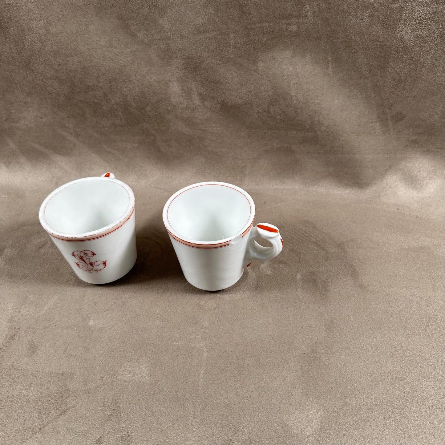 Lot de 2 Tasses Brulot ancienne en faience blanche monogrammée vintage Made in France Années 1920