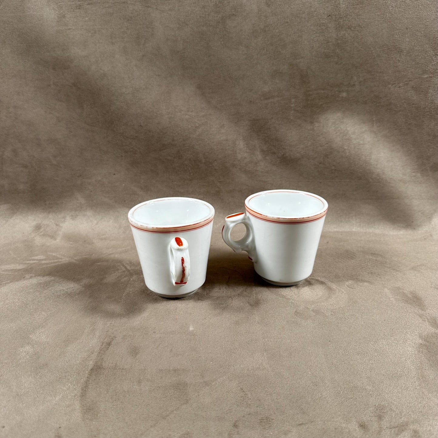Lot de 2 Tasses Brulot ancienne en faience blanche monogrammée vintage Made in France Années 1920