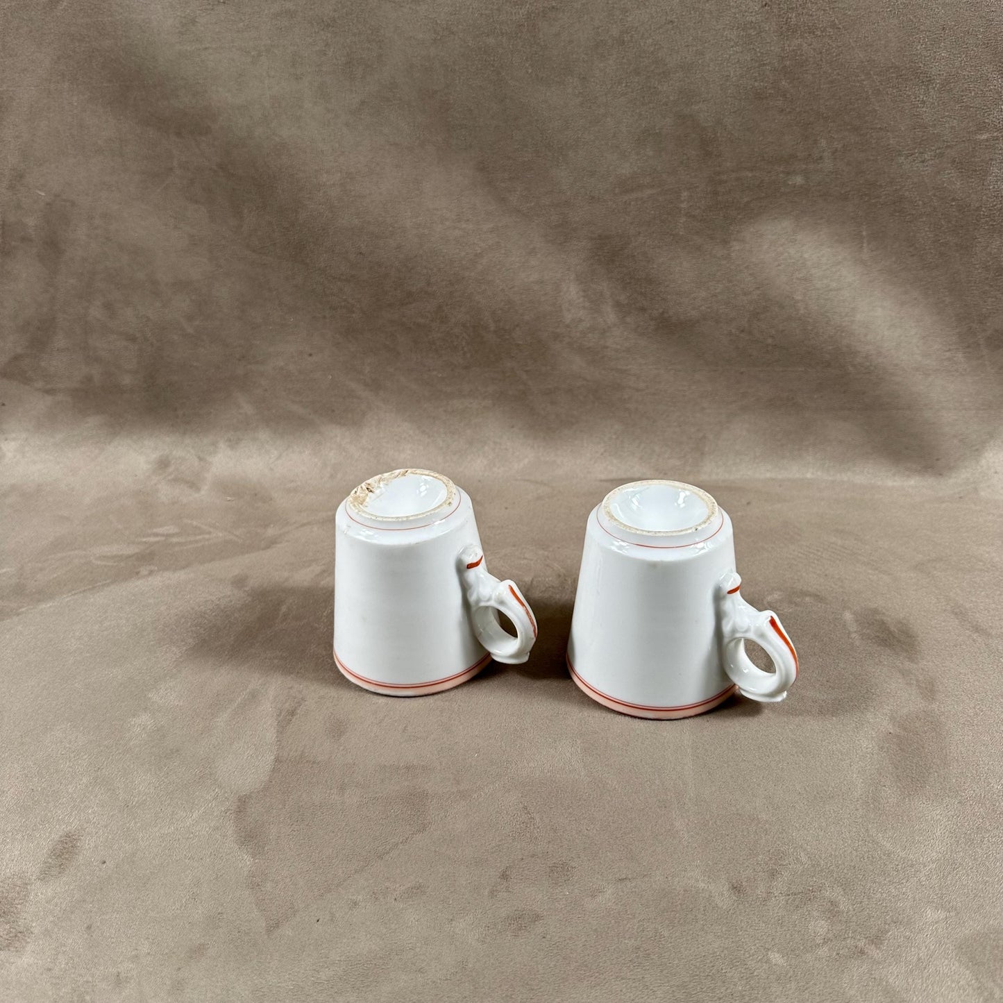 Lot de 2 Tasses Brulot ancienne en faience blanche monogrammée vintage Made in France Années 1920
