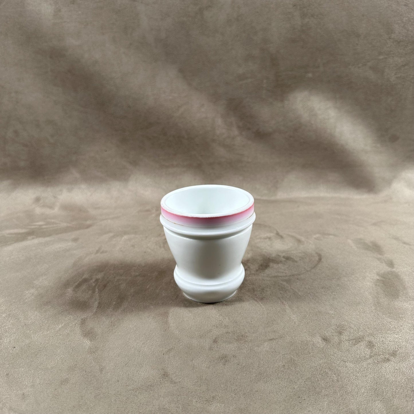 Tasse Brulot ancienne en faience blanche et rouge vintage Made in France Années 1920