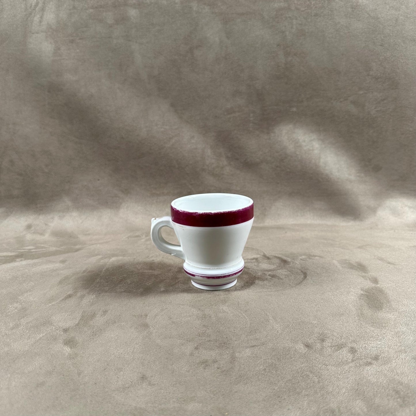Tasse Brulot ancienne en faience blanche et rouge vintage Made in France Années 1920