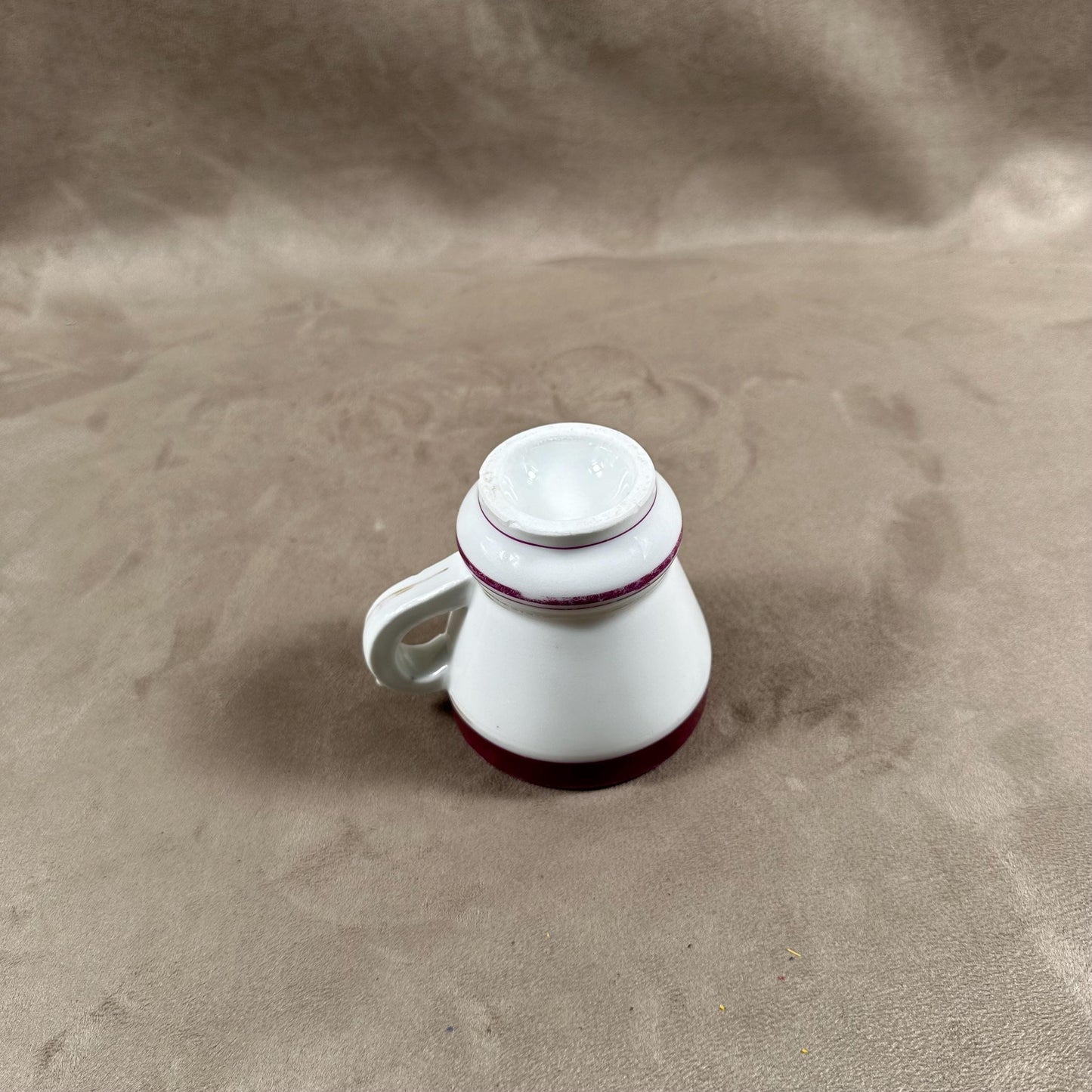 Tasse Brulot ancienne en faience blanche et rouge vintage Made in France Années 1920