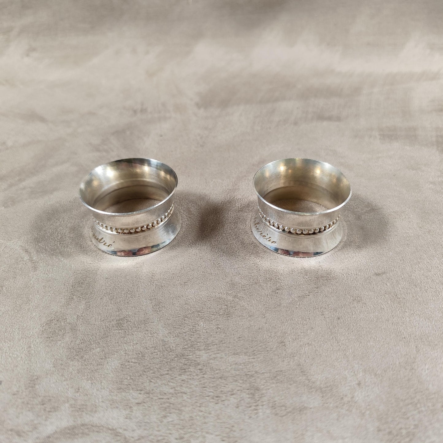 Lot de 2 rond de Serviette en Métal Argenté Christofle gravé André Thérèse Made in France Vintage 1980