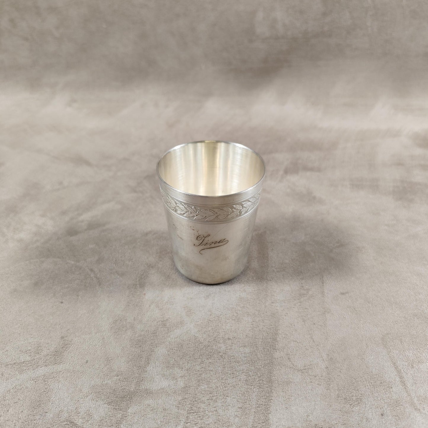 Timbale de baptêmes en métal argenté gravé Tina par Cailar Bayard Made in France 1900