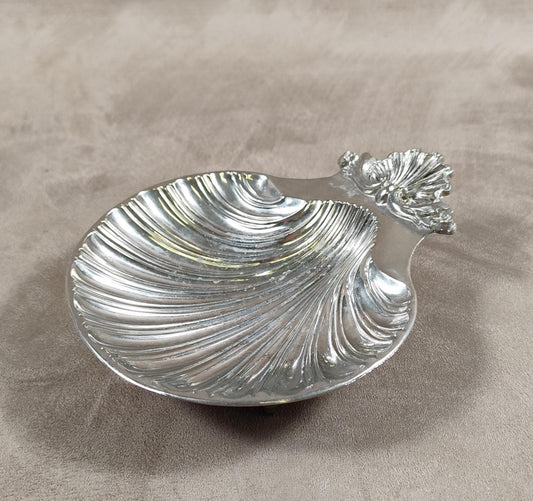 Porte savon ou vide poche en métal argenté en forme de coquillage Made in England Années 1960