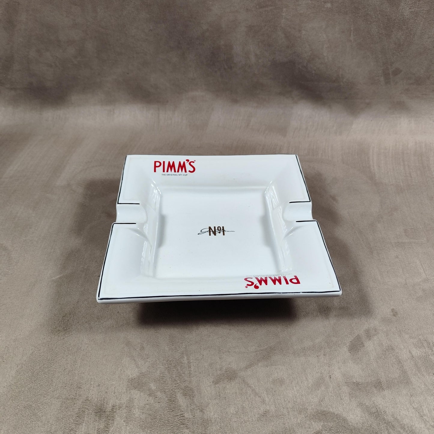 Cendrier publicitaire en faience PIMM'S liqueur gin par Villenauxe Made in France Vintage 1970