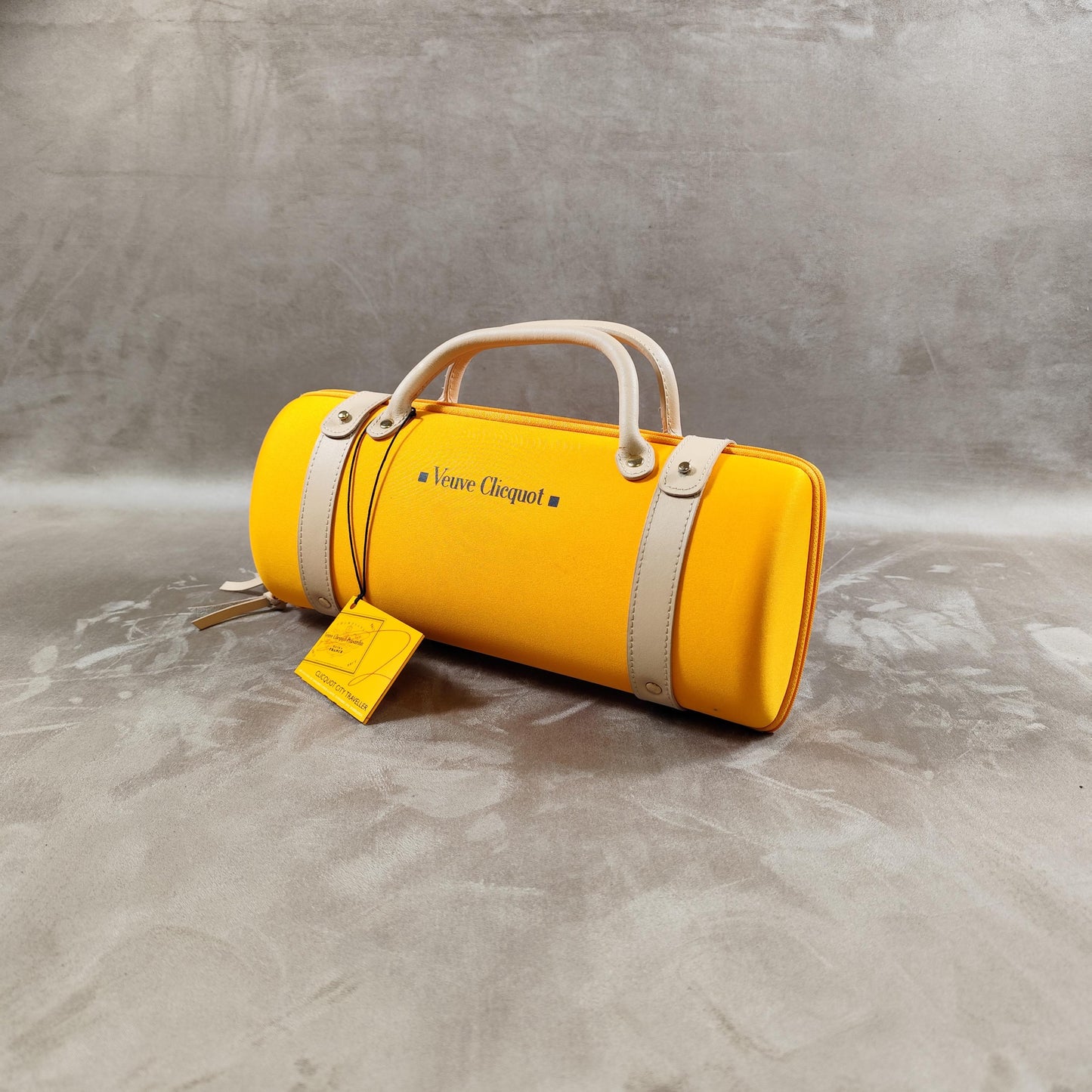 Sac Veuve Clicquot pour demi bouteille de champagne Made in France Vintage 1990
