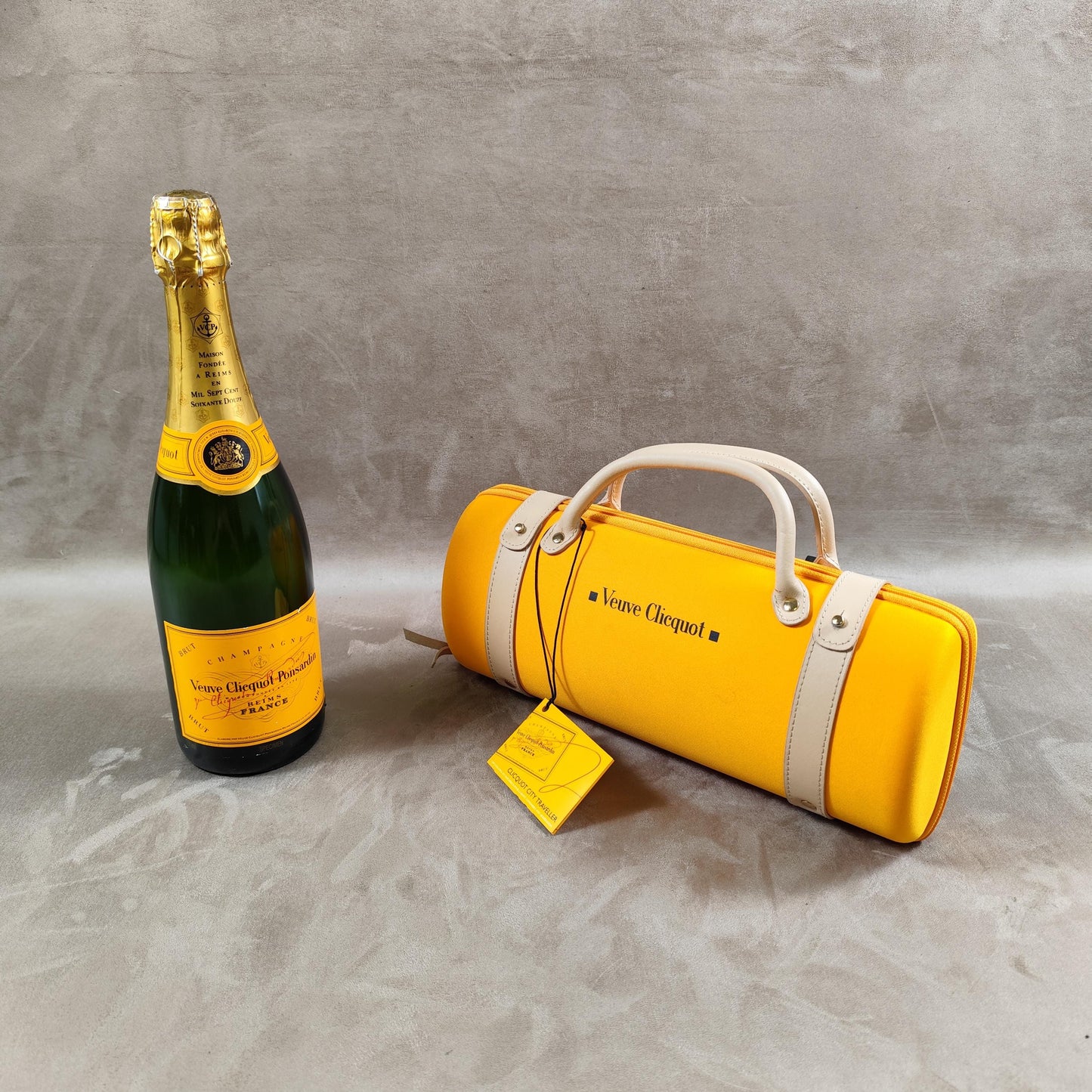Sac Veuve Clicquot pour demi bouteille de champagne Made in France Vintage 1990