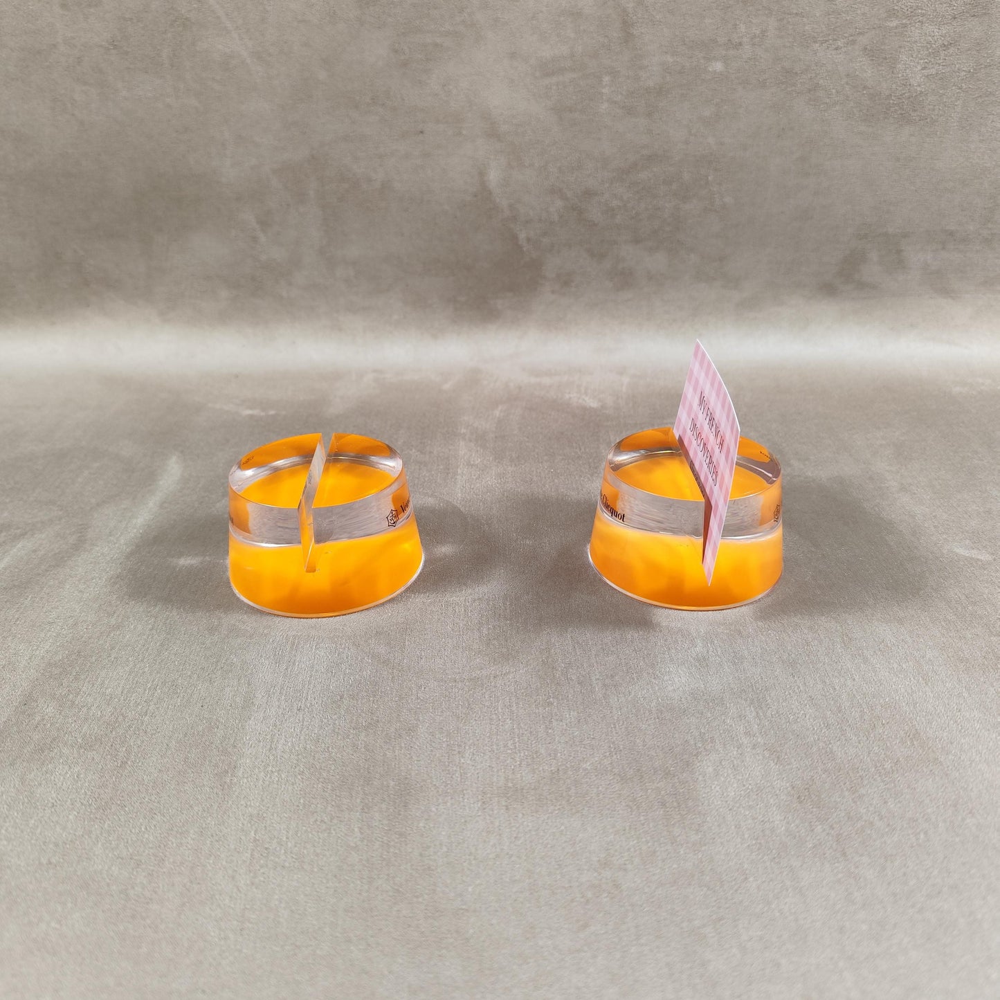 Lot de 2 porte menu/cartes Champagne Veuve Clicquot ligne Trendy Made in France Vintage 1990