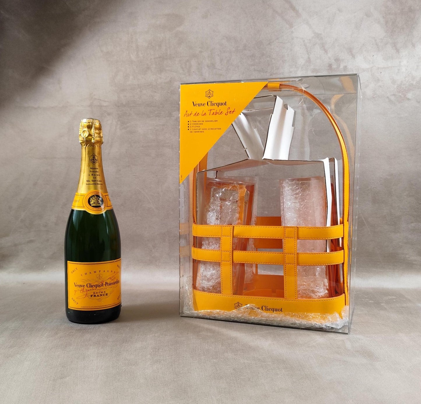 RARE "Yellow basket" Champagne Veuve Clicquot Flutes Trendy Verrines Tablier Made in France Vintage 2000