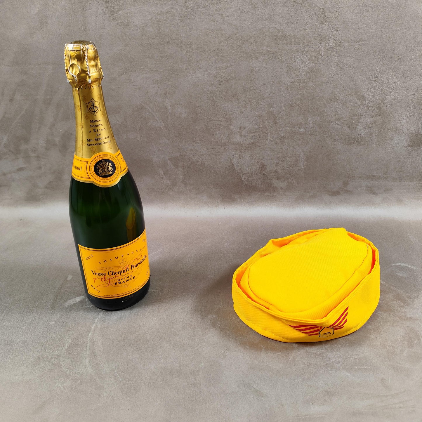 RARE Calot hôtesse de l'air Champagne Veuve Clicquot soirée VIP unique spéciale aviation Vintage 1990