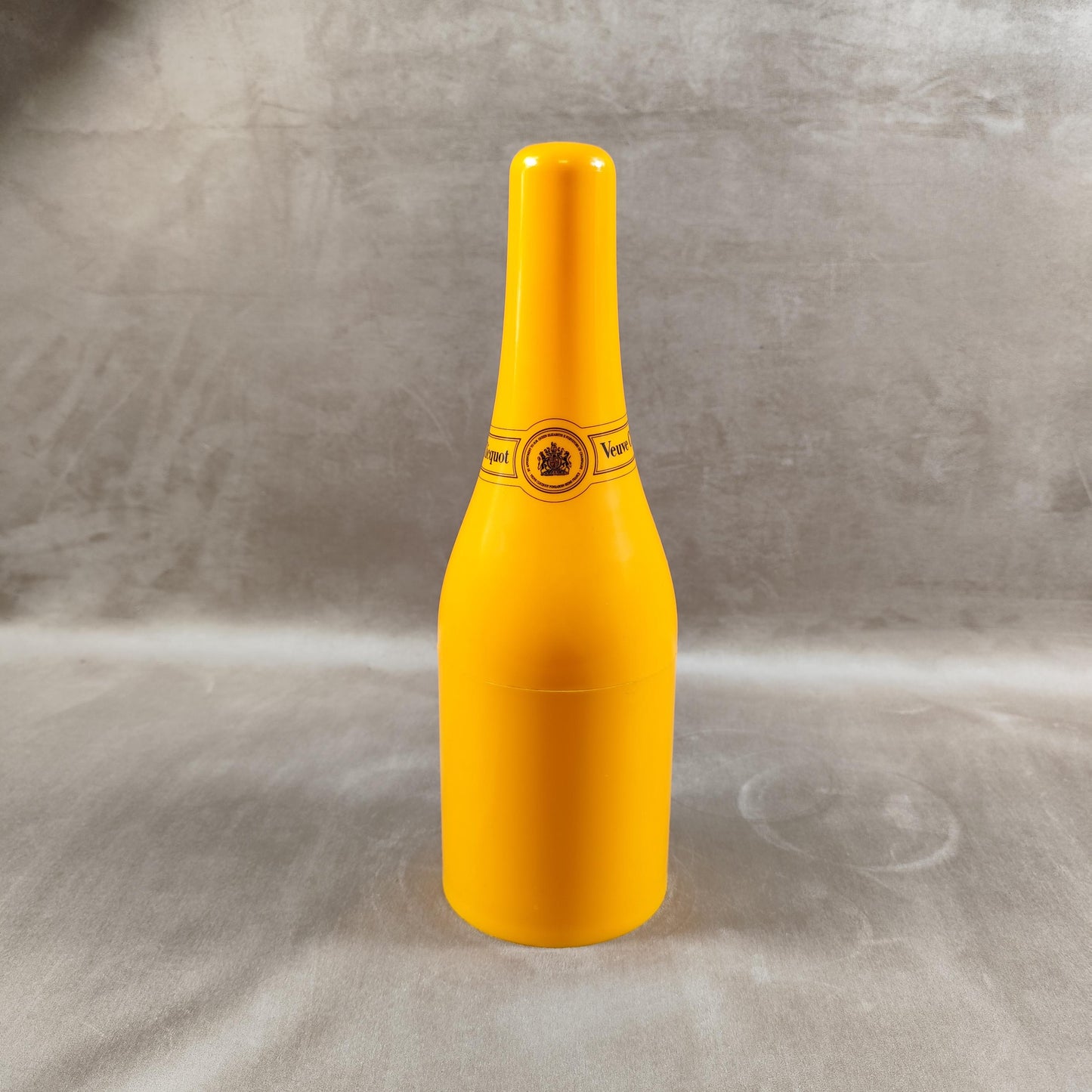 Etui coffret pour bouteille de champagne Veuve Clicquot en plastique orange Made in France Vintage 1990