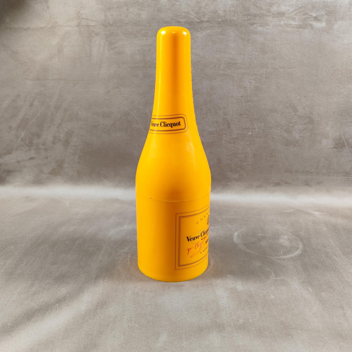 Etui coffret pour bouteille de champagne Veuve Clicquot en plastique orange Made in France Vintage 1990