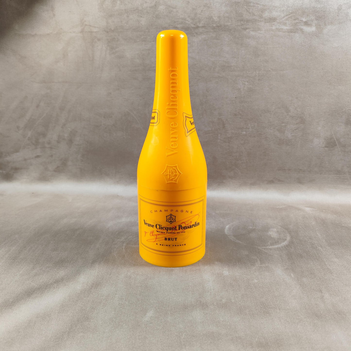 Etui coffret pour bouteille de champagne Veuve Clicquot en plastique orange Made in France Vintage 1990